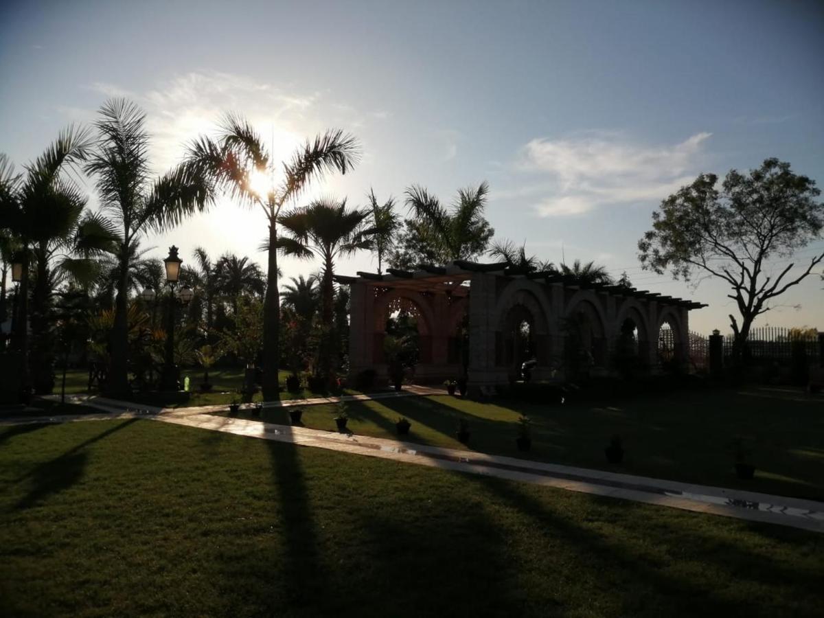 Mann The Palm Retreat Lucknow Exterior foto